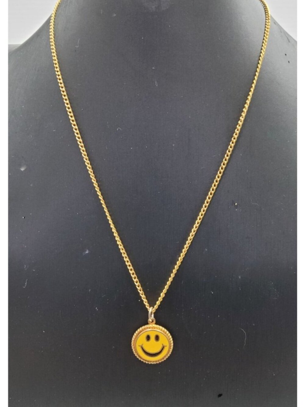 vintage 1980s yellow happy face gold tone 16.5" necklace